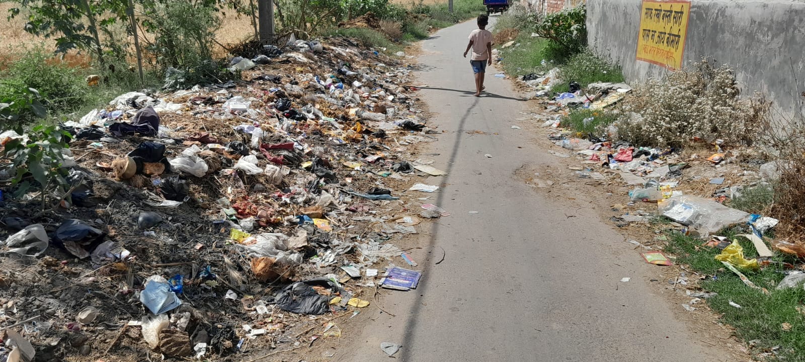 नेवादा ब्लॉक के बहुंगरा गांव में बज बजाती नालियां।संवाद नेवादा ब्लॉक के बहुंगरा गांव में बज बजाती नालियां।संवाद