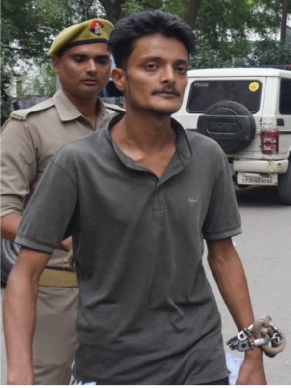 स्योहारा। मृतक डीएसपी तंजील अहमद व उनकी पत्नी फरजाना का फाइल फोटो 