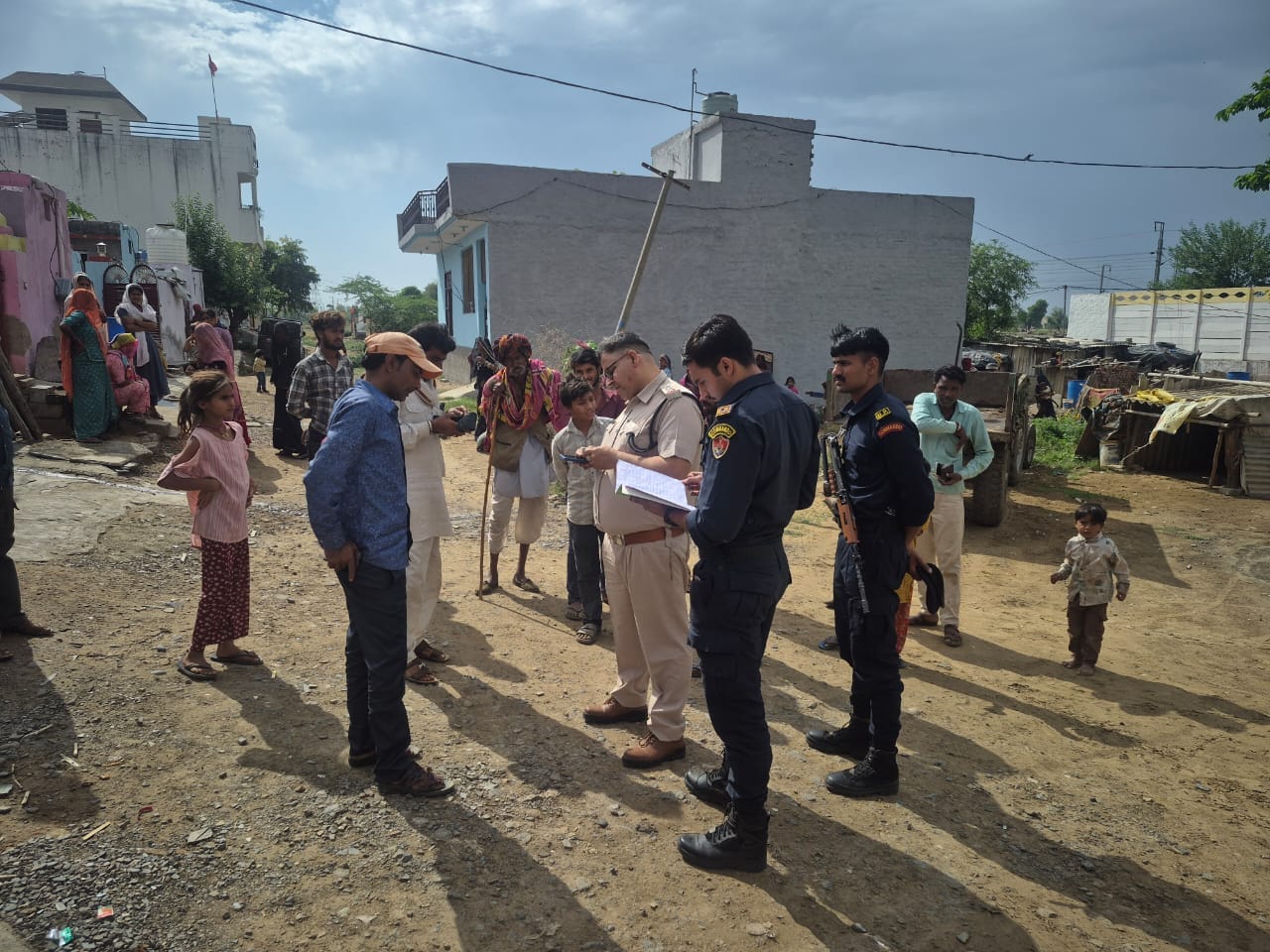 युवा पंचायत को लेकर जानकारी देते कॉमरेड राजेंद्र सिंह। स्रोत : संगठन