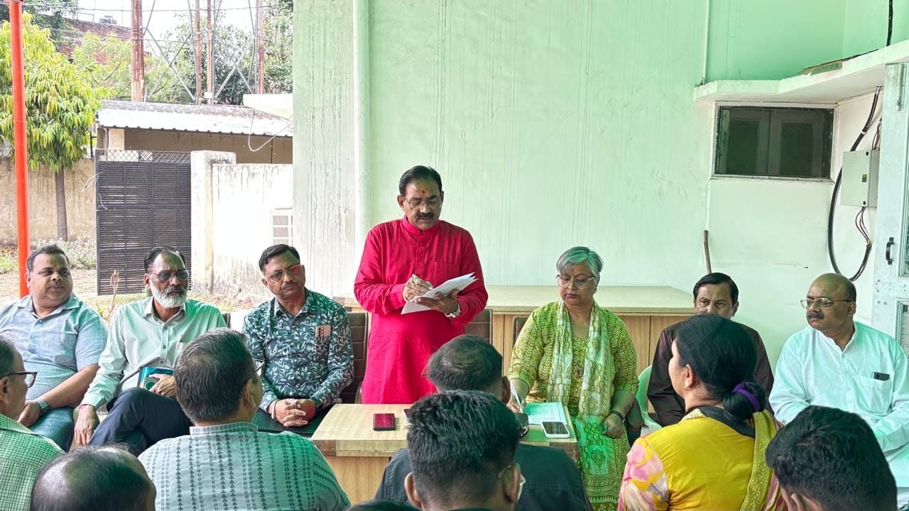 आगामी कार्यक्रमों को लेकर भाजपा की बैठकों में बोलते महानगर अध्यक्ष विवेक रस्तोगी। स्रोत : संगठन