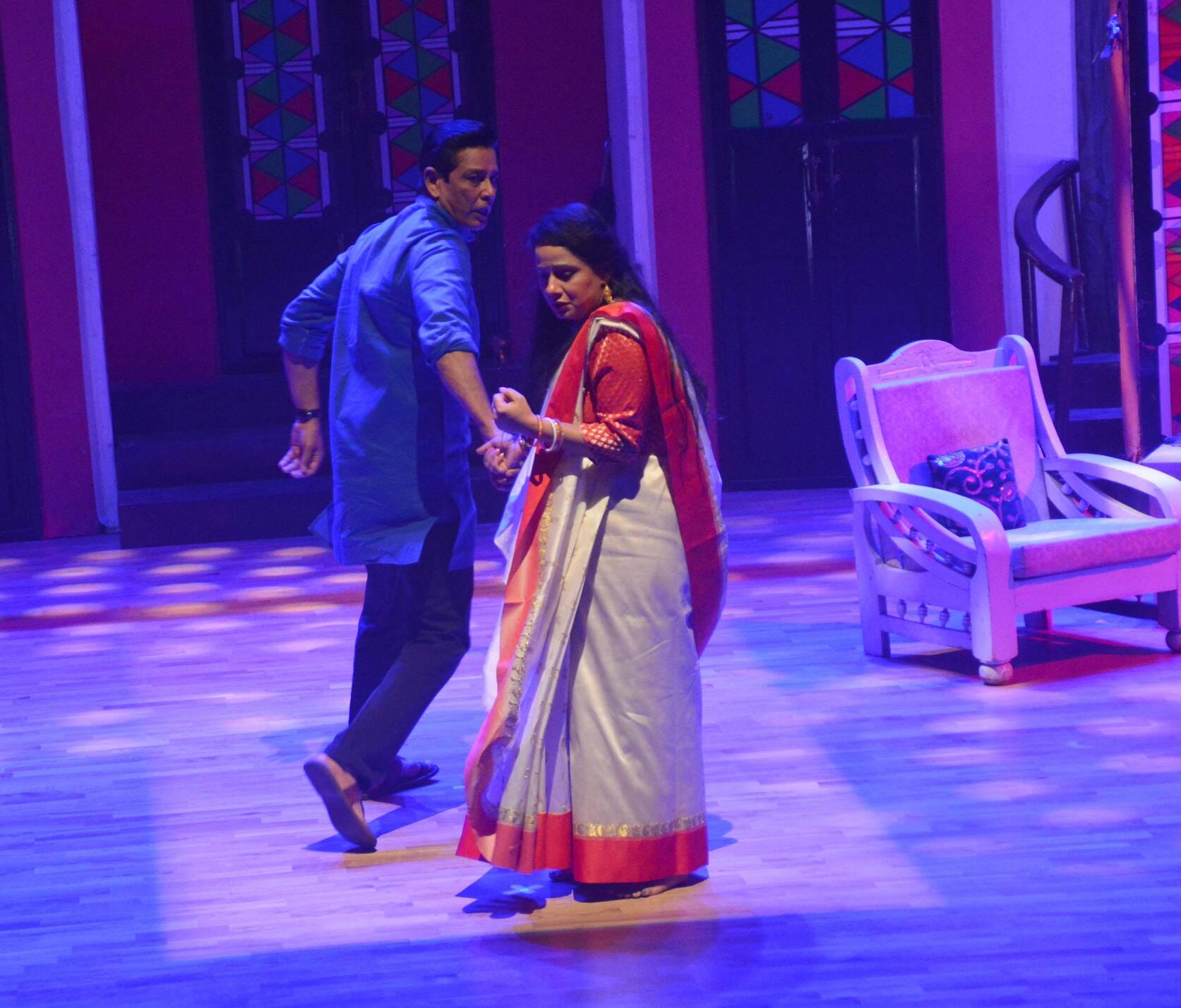 अभिनेता अनूप सोनी और प्रियंका शर्मा की अदायगी ने नाटक बालिगंज-1990 में डाली जान