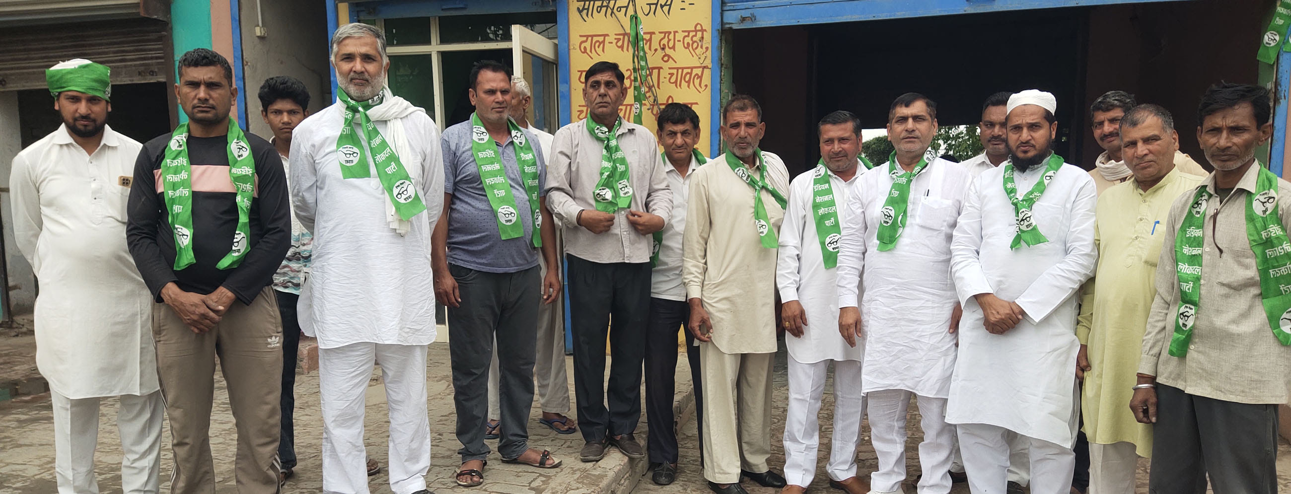 अनाज मंडी में कार्यकर्ताओं के साथ इनेलो के समालखा हलका अध्यक्ष राजेश झट्टीपुर । संवाद अनाज मंडी में कार्यकर्ताओं के साथ इनेलो के समालखा हलका अध्यक्ष राजेश झट्टीपुर । संवाद