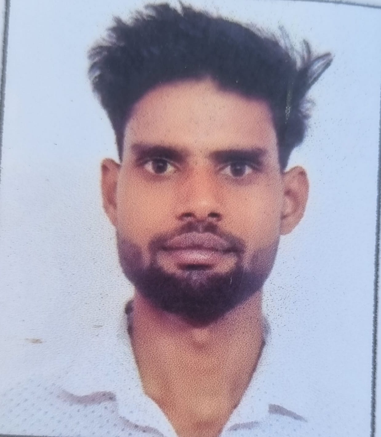 अरबाज व तौहिद के घर के रोते बिलखते परिजन। संवाद