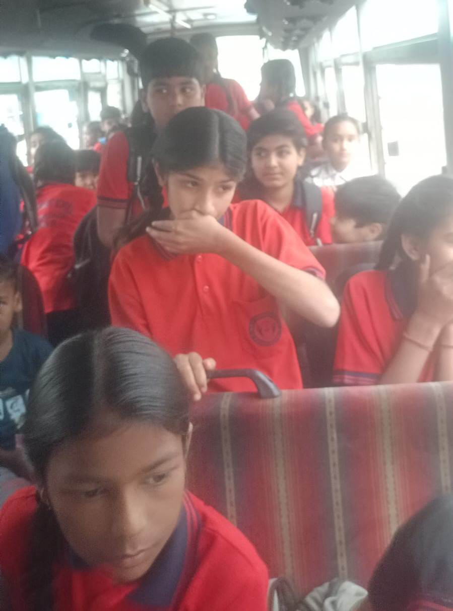 बहादुरगढ़ के सेहल चौराहे पर हादसे में क्षतिग्रस्त बस और मिनी ट्रक। स्रोत जागरूक पाठक