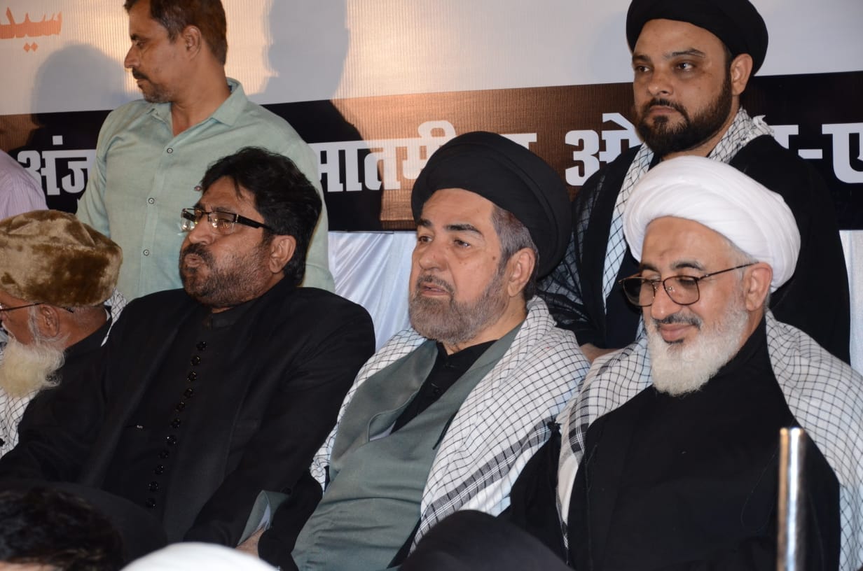 ईरान के सुप्रीम लीडर रहे अयातुल्ला अली खामेनेई और तमाम शोहदा-ए-इंसानियत की याद में लखनऊ के बड़े ईरान के सुप्रीम लीडर रहे अयातुल्ला अली खामेनेई और तमाम शोहदा-ए-इंसानियत की याद में लखनऊ के बड़े