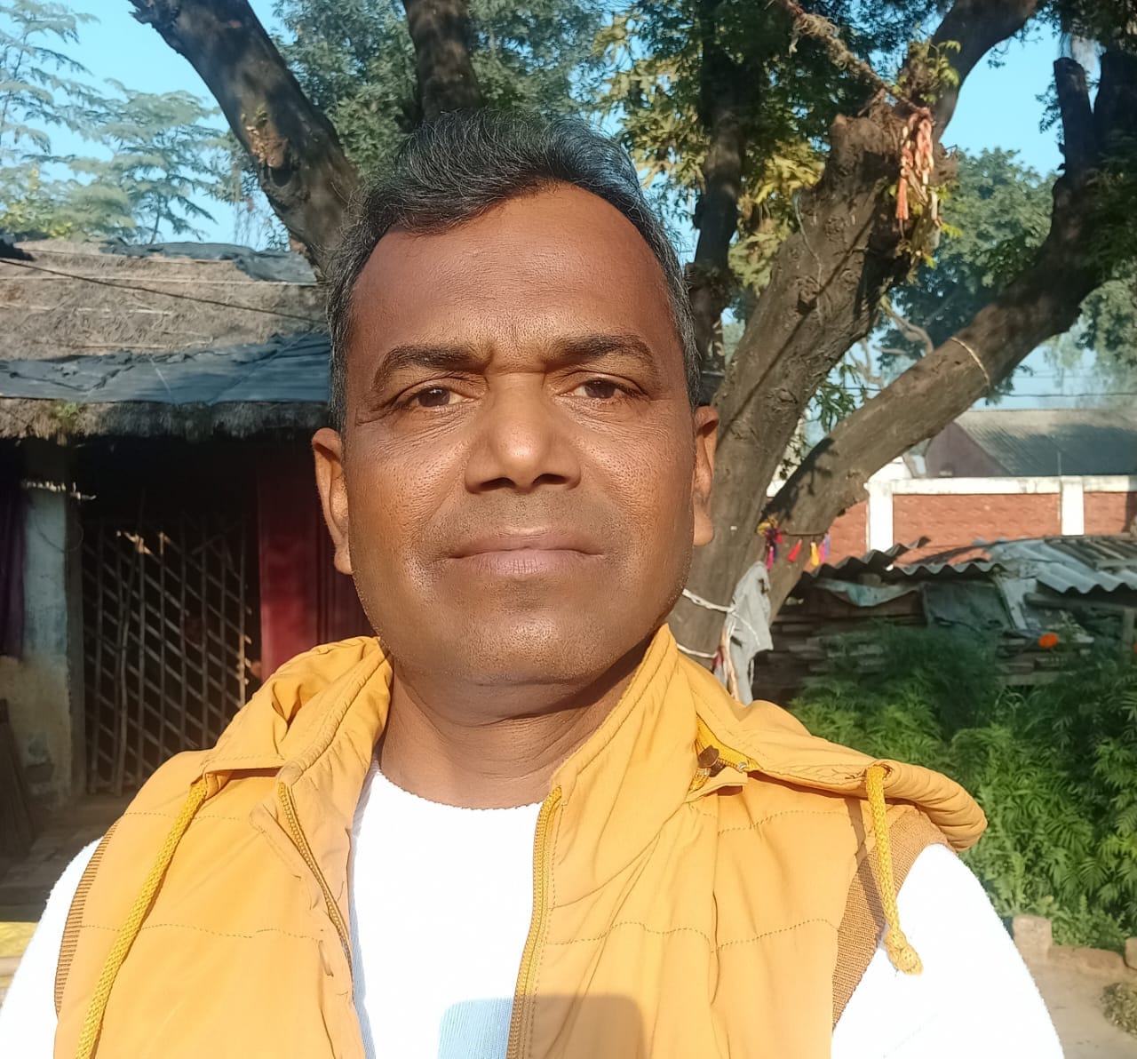 मियांपुर गांव में बना प्राथमिक विद्यालय। संवाद