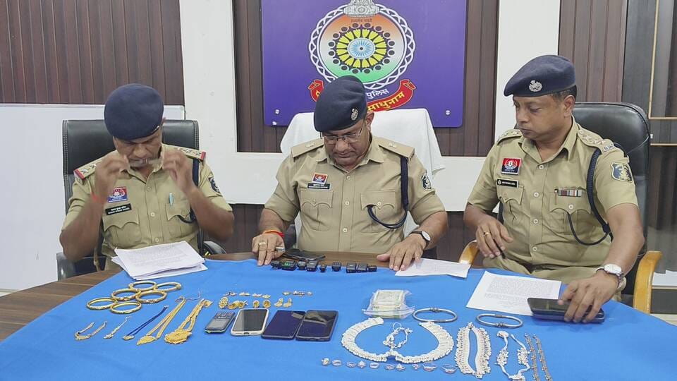 सुने मकान में चोरी करने वाला गिरफ्तार सुने मकान में चोरी करने वाला गिरफ्तार