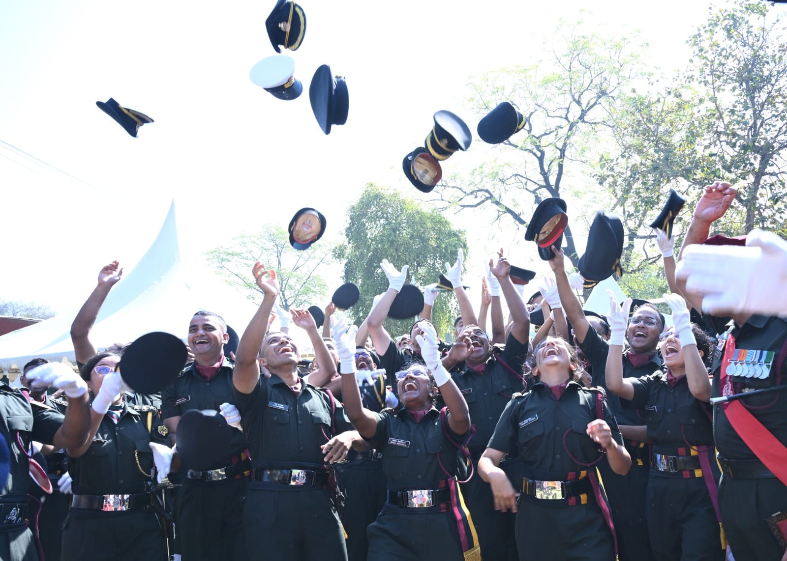 38 महिलाओं सहित सेना में शामिल हुए 123 अधिकारी