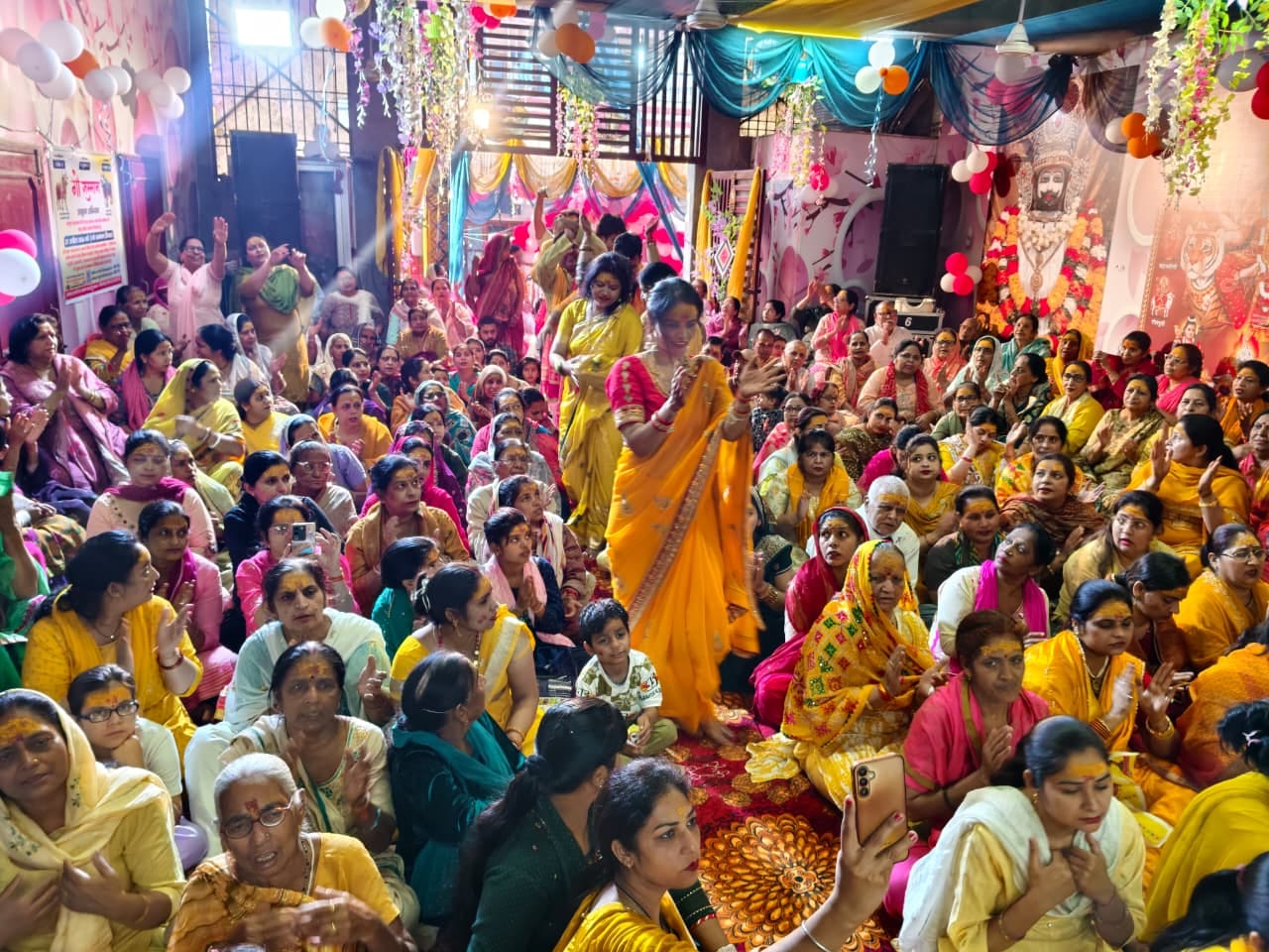 छावनी के दयालबाग स्थित पंचमुखी हनुमान मंदिर में श्रीमद्भागवत कथा सुनाते कथावाचक। प्रवक्ता छावनी के दयालबाग स्थित पंचमुखी हनुमान मंदिर में श्रीमद्भागवत कथा सुनाते कथावाचक। प्रवक्ता