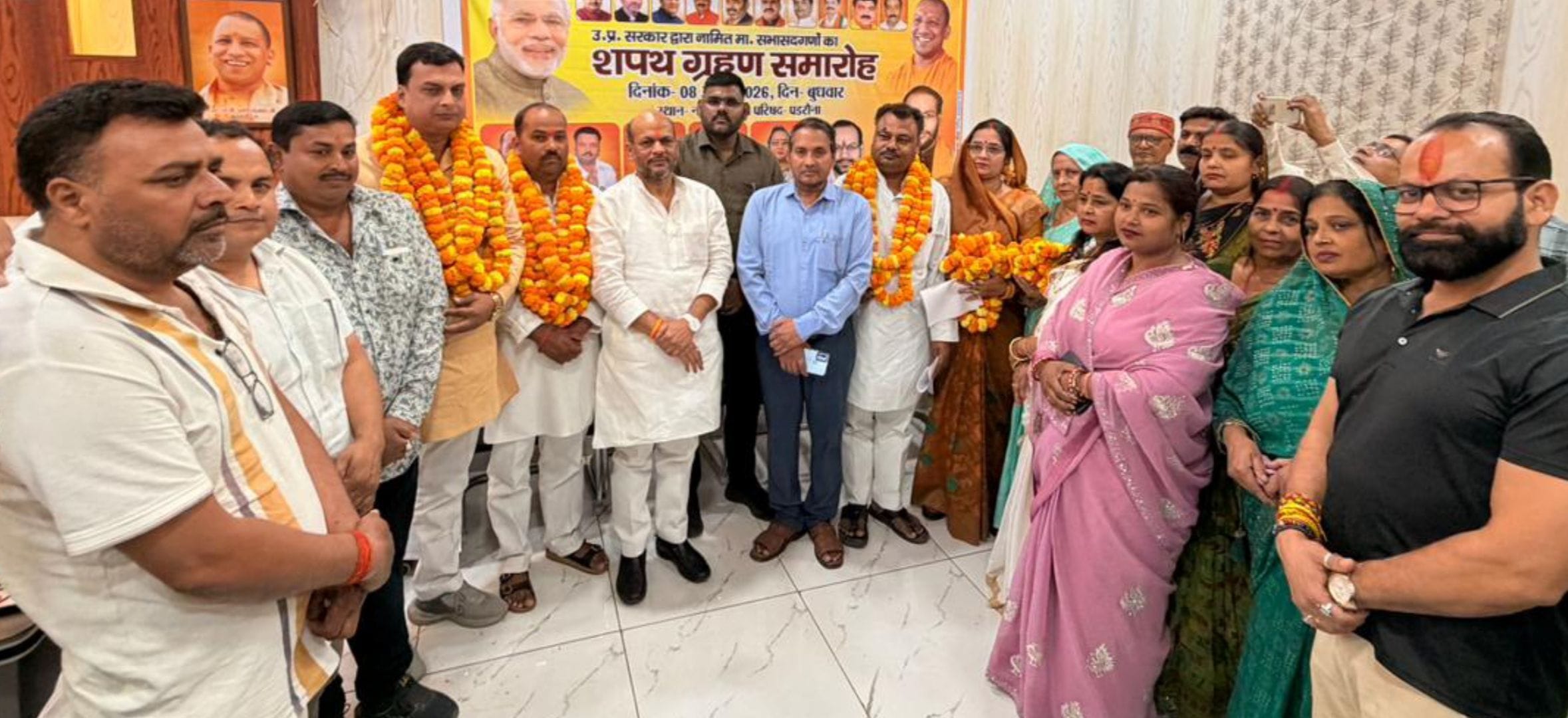 फाजिलनगर में मनोनीत सभासदों को शपथ दिलाते एसडीएम डॉ. संतराज सिंह बघेल व अन्य।स्रोत-सोशल मीडिया फाजिलनगर में मनोनीत सभासदों को शपथ दिलाते एसडीएम डॉ. संतराज सिंह बघेल व अन्य।स्रोत-सोशल मीडिया