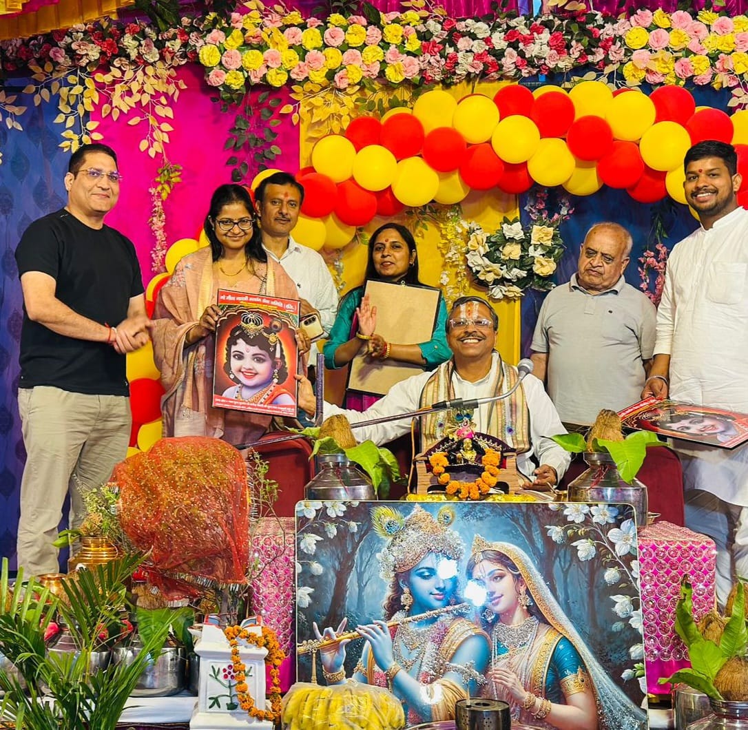 कुरुक्षेत्र। कथा के दौरान मौजूद अनिल शास्त्री व श्रद्धालु।स्वय