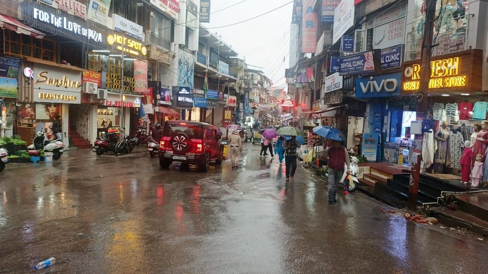 लगदेवी में बारिश के बाद खेतों में गिरी गेहूं की फसल। संवाद