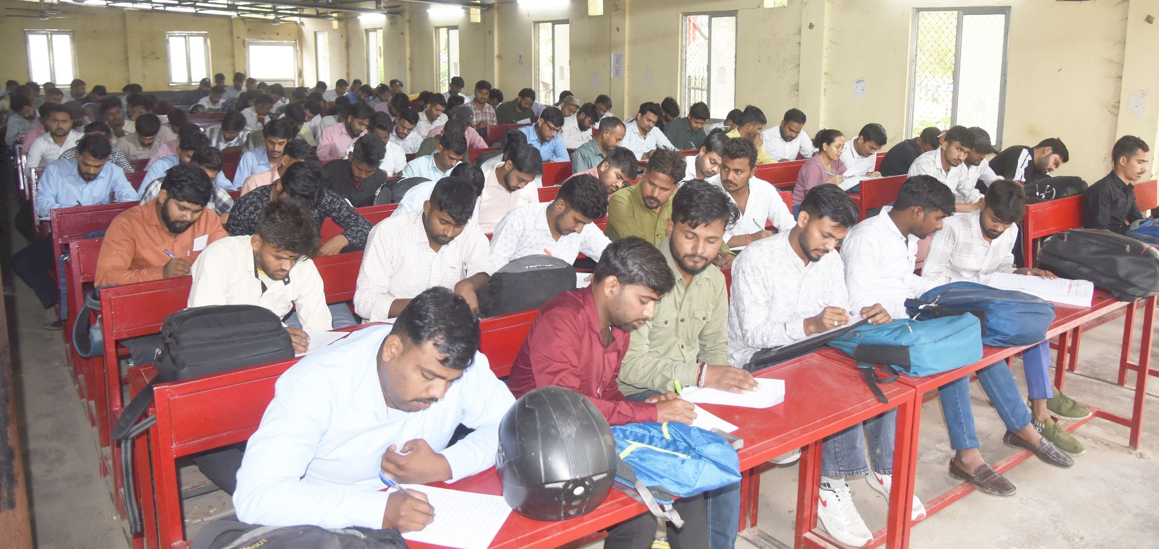 रोजगार मेले में पहुंचे अभ्यर्थी। रोजगार मेले में पहुंचे अभ्यर्थी।