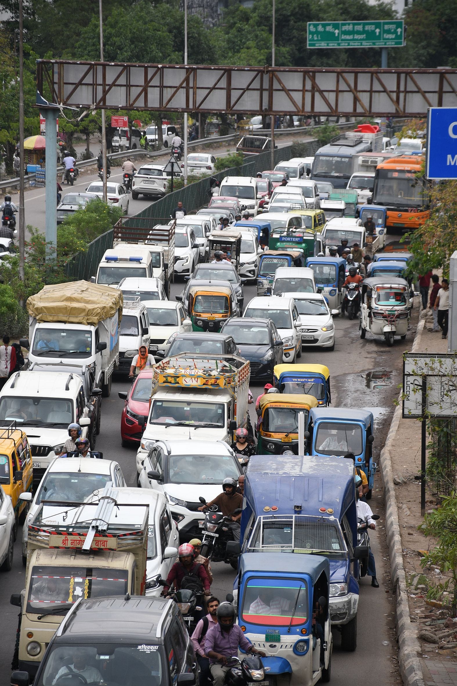 शहर के अलग-अलग इलाकों में लगा जाम।