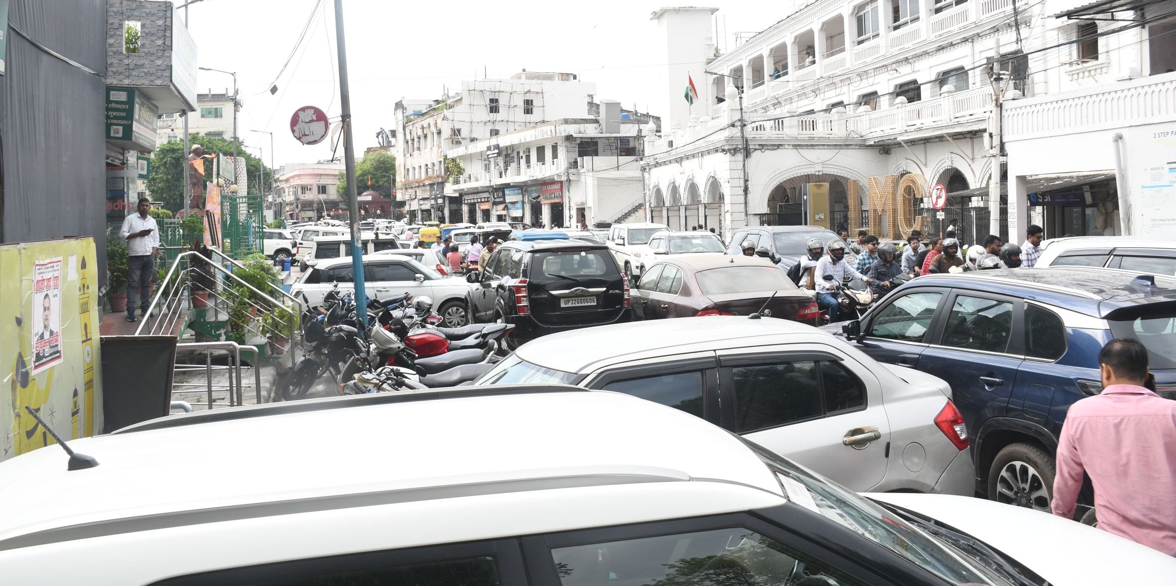 शहर के अलग-अलग इलाकों में लगा जाम।