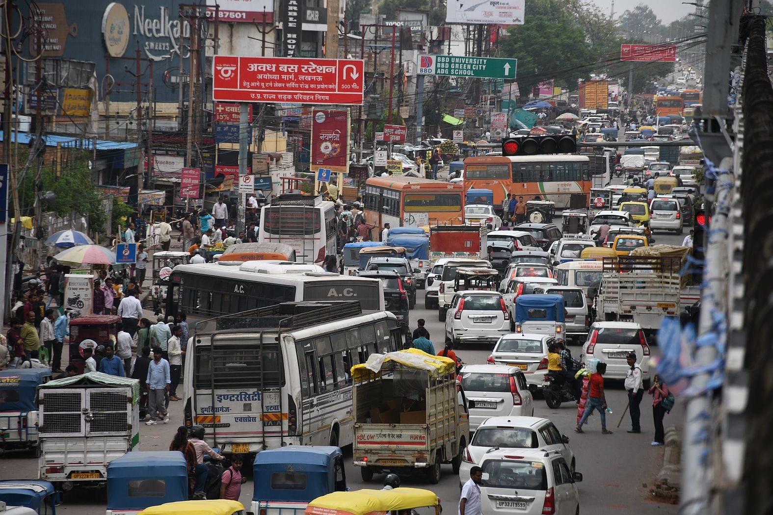 शहर के अलग-अलग इलाकों में लगा जाम।