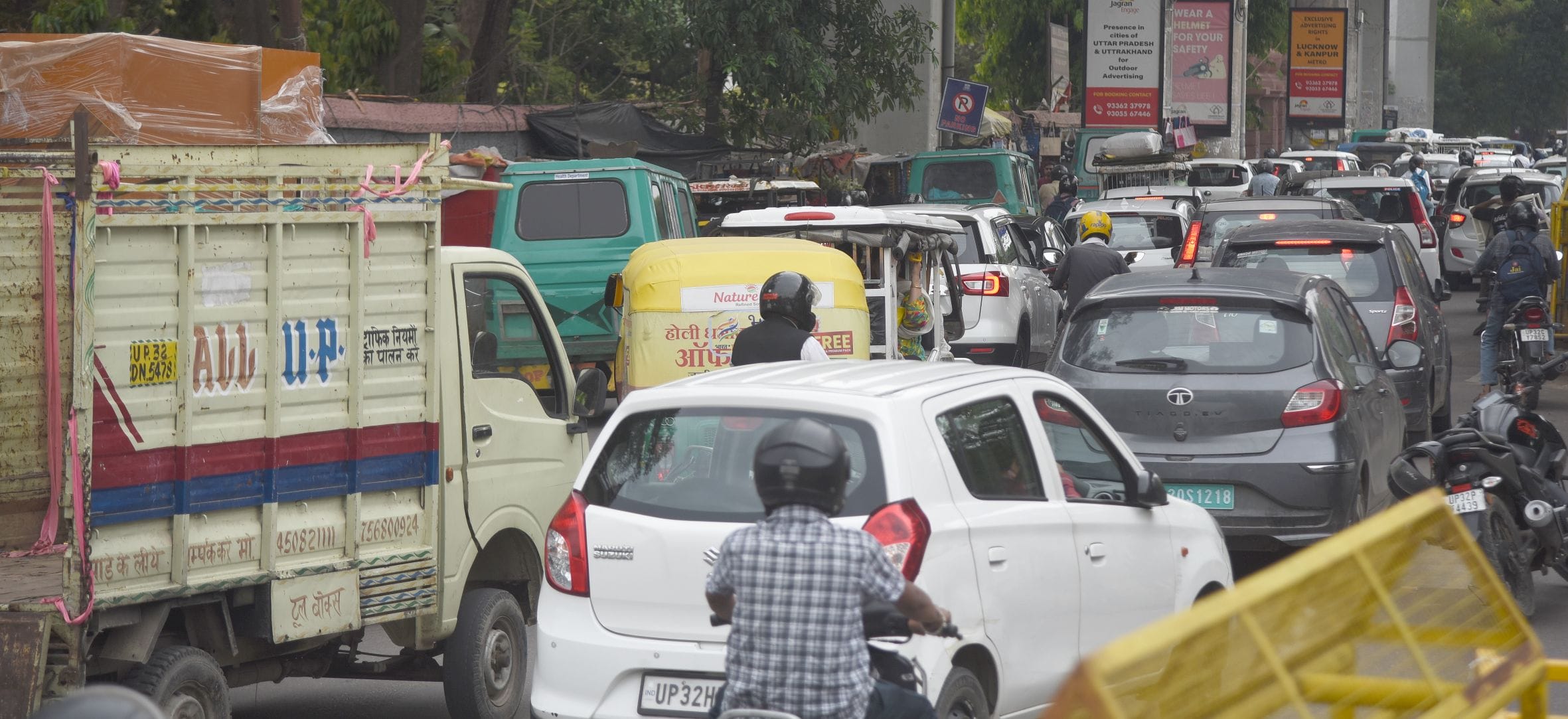 शहर के अलग-अलग इलाकों में लगा जाम।