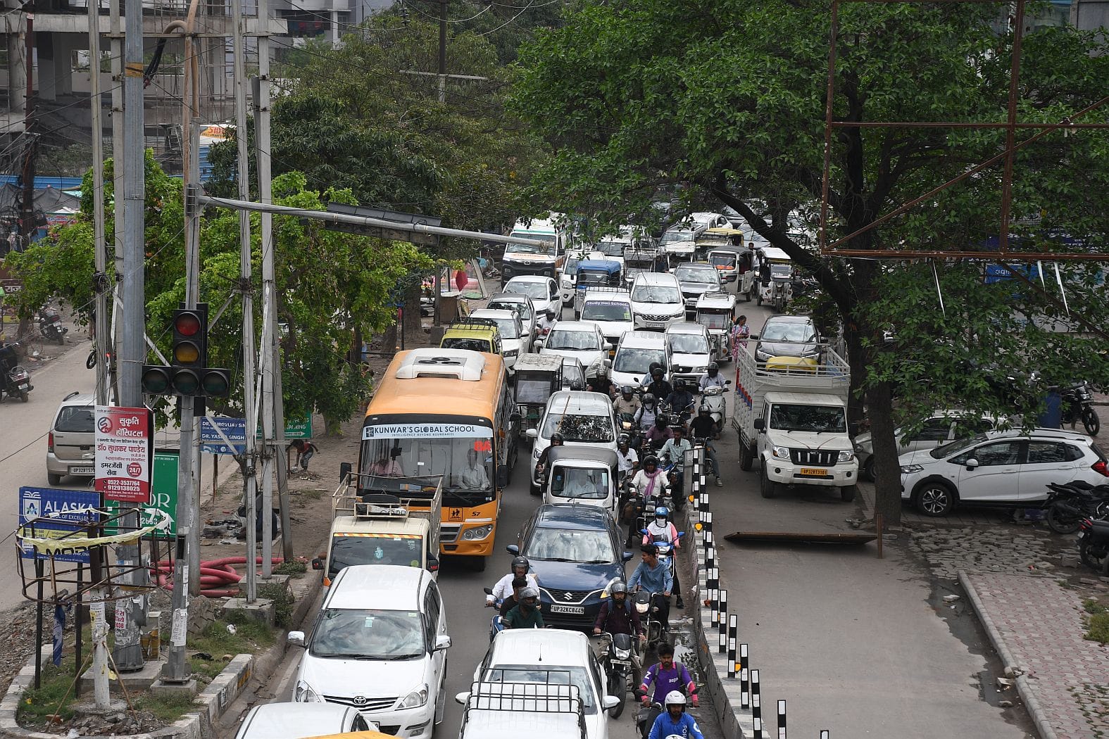 शहर के अलग-अलग इलाकों में लगा जाम।