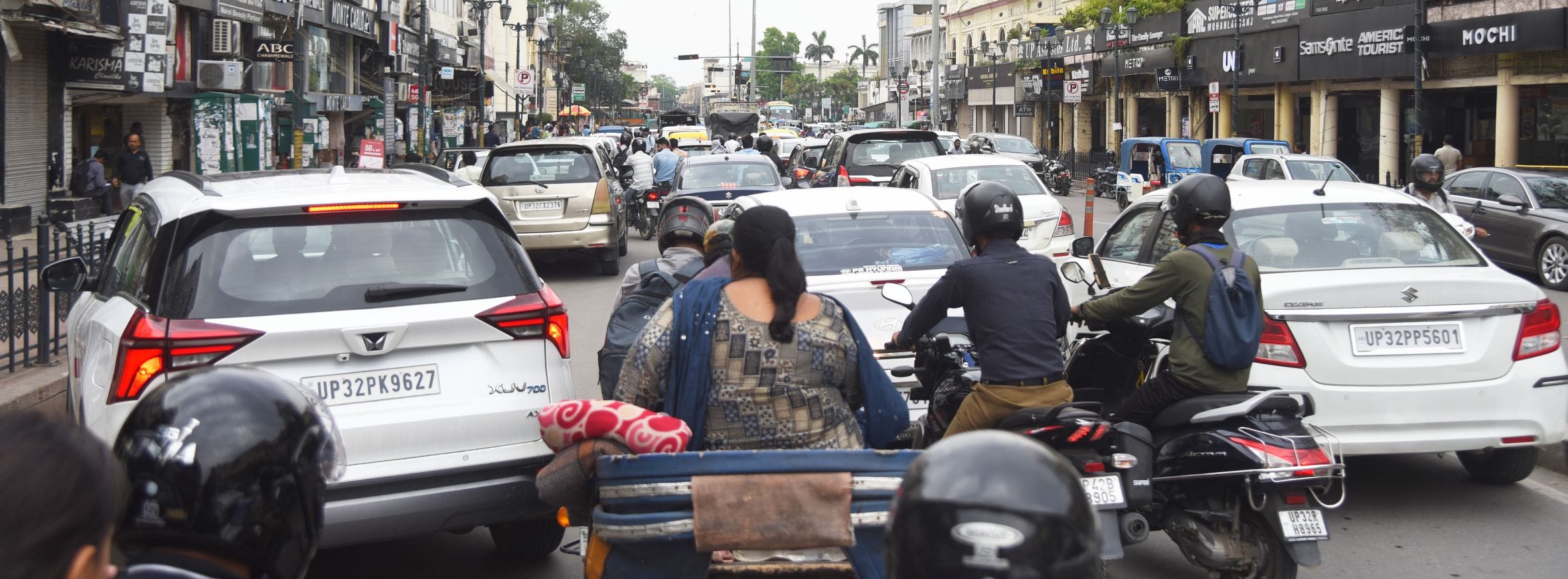 शहर के अलग-अलग इलाकों में लगा जाम।