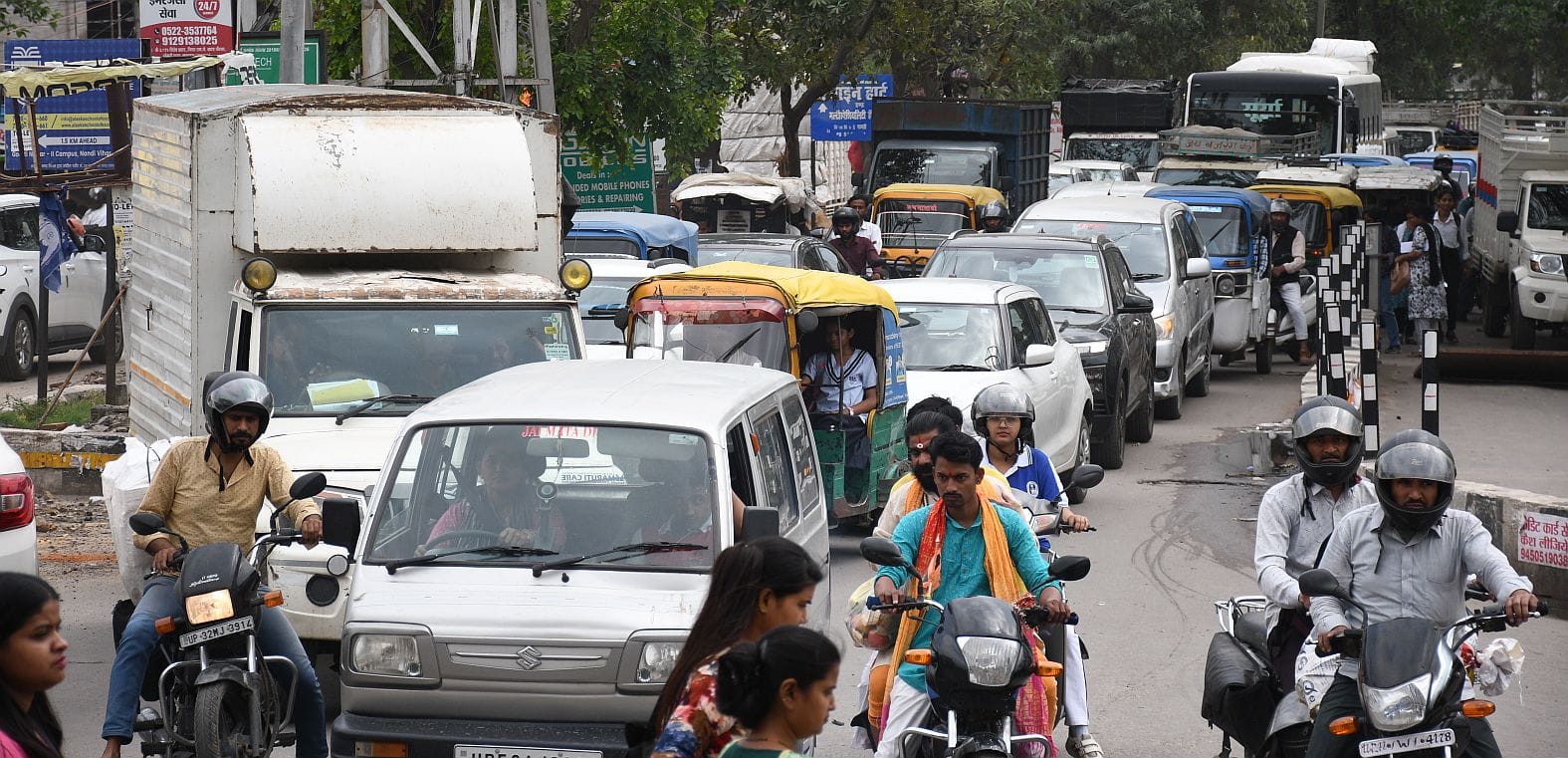 शहर के अलग-अलग इलाकों में लगा जाम।