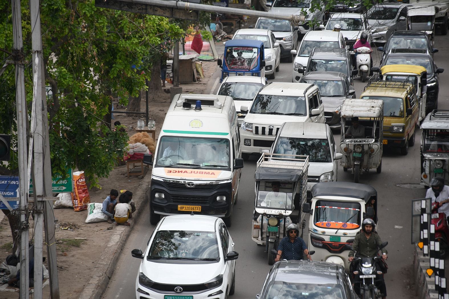 शहर के अलग-अलग इलाकों में लगा जाम।