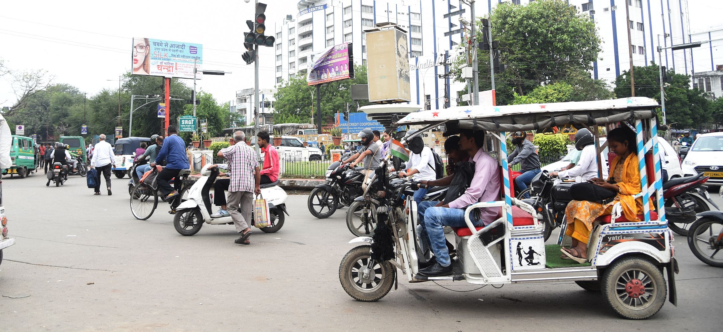 शहर के अलग-अलग इलाकों में लगा जाम।