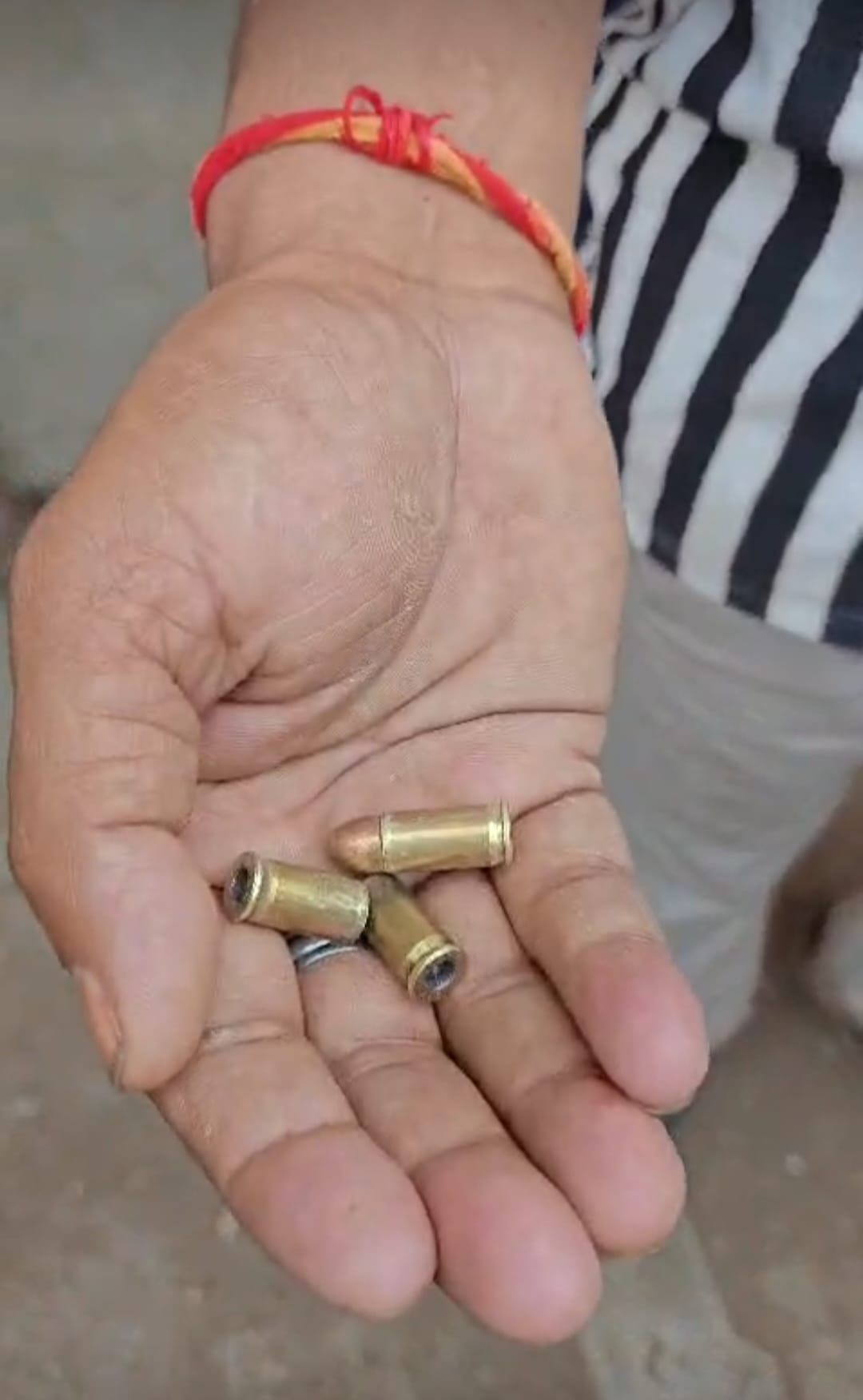 दिनदहाड़े मंडी व्यापारी पर फायरिंग