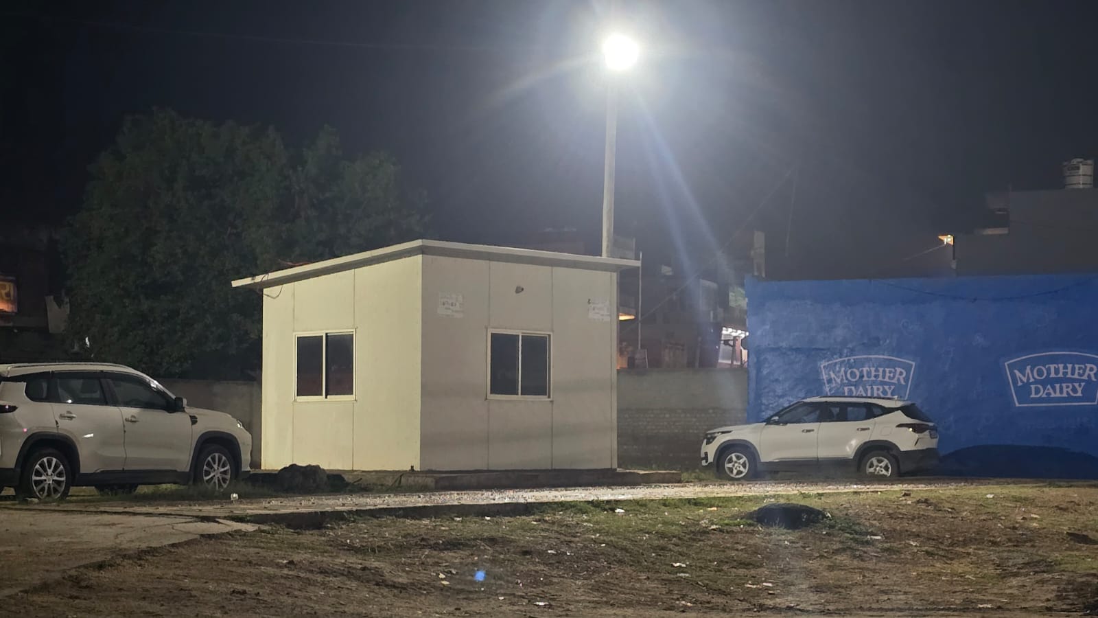 09jjrp05- झज्जर। झज्जर अनाज मंडी में बायोमैट्रिक कराता किसान। संवाद