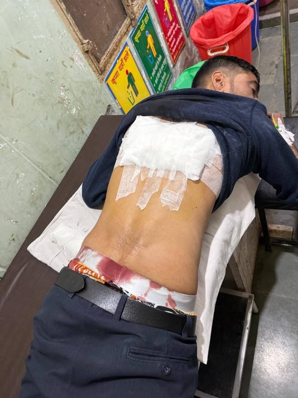 बैरघाट में घटनास्थल पर जांच करते हुए पुलिस। संवाद