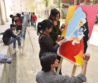 फरीदाबाद जेसी बोस विश्वविद्यालय में आयोजित एलिमेंट्स कलमायका 2026 कार्यक्रम में गाना सुनाते प्र फरीदाबाद जेसी बोस विश्वविद्यालय में आयोजित एलिमेंट्स कलमायका 2026 कार्यक्रम में गाना सुनाते प्र