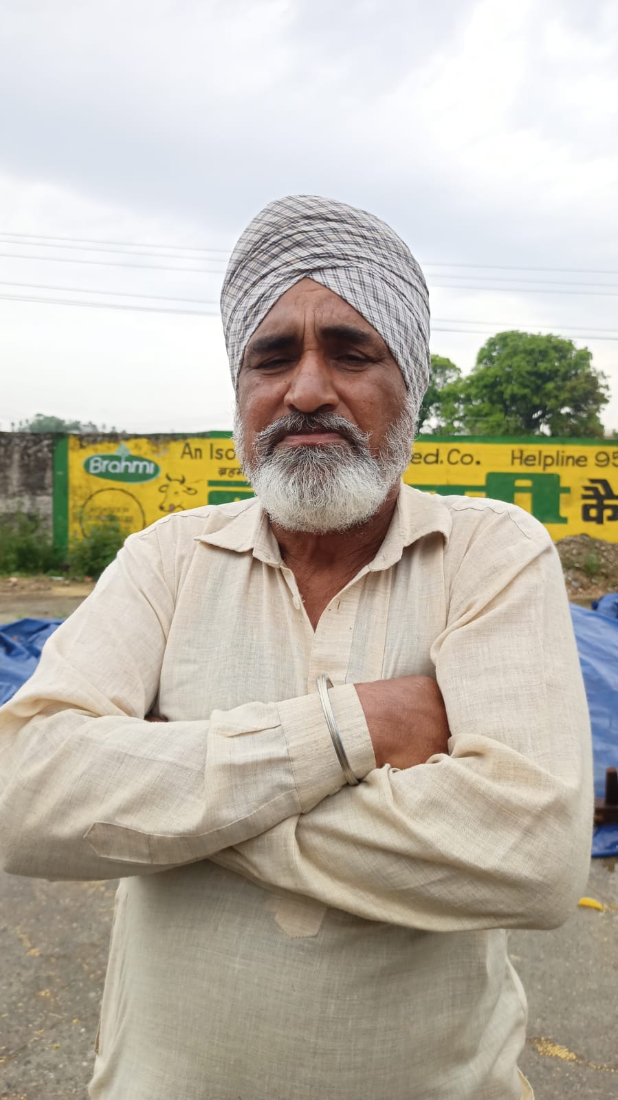 जगाधरी अनाज मंडी में उठान न होने से गेहूं के कट्टों से अटा मंडी का शेड। संवाद जगाधरी अनाज मंडी में उठान न होने से गेहूं के कट्टों से अटा मंडी का शेड। संवाद
