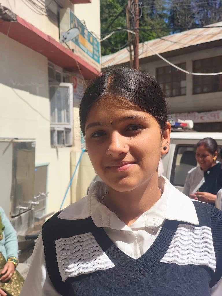 क्षेत्रीय अस्पताल सोलन के पास शुक्रवार को सड़क पर हो रही अवैध पार्किंग के कारण लगा जाम। संवाद