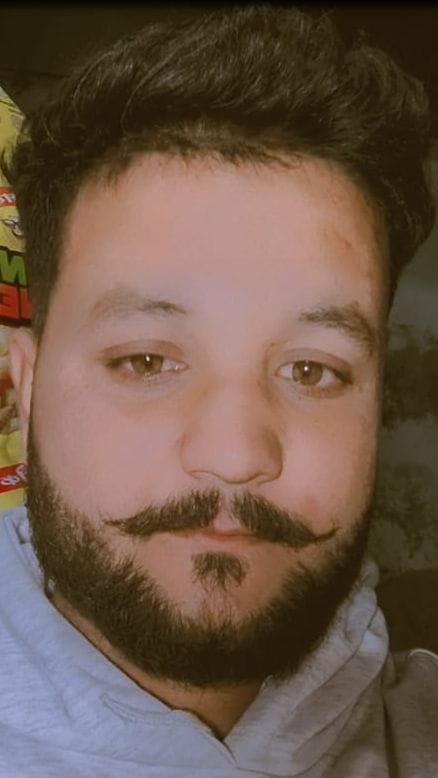 खिरनीबाग स्थित एक ट्रेडर्स की दुकान पर किताबों की खरीदारी के लिए उमड़ी अभिभावकों की भीड़। सं