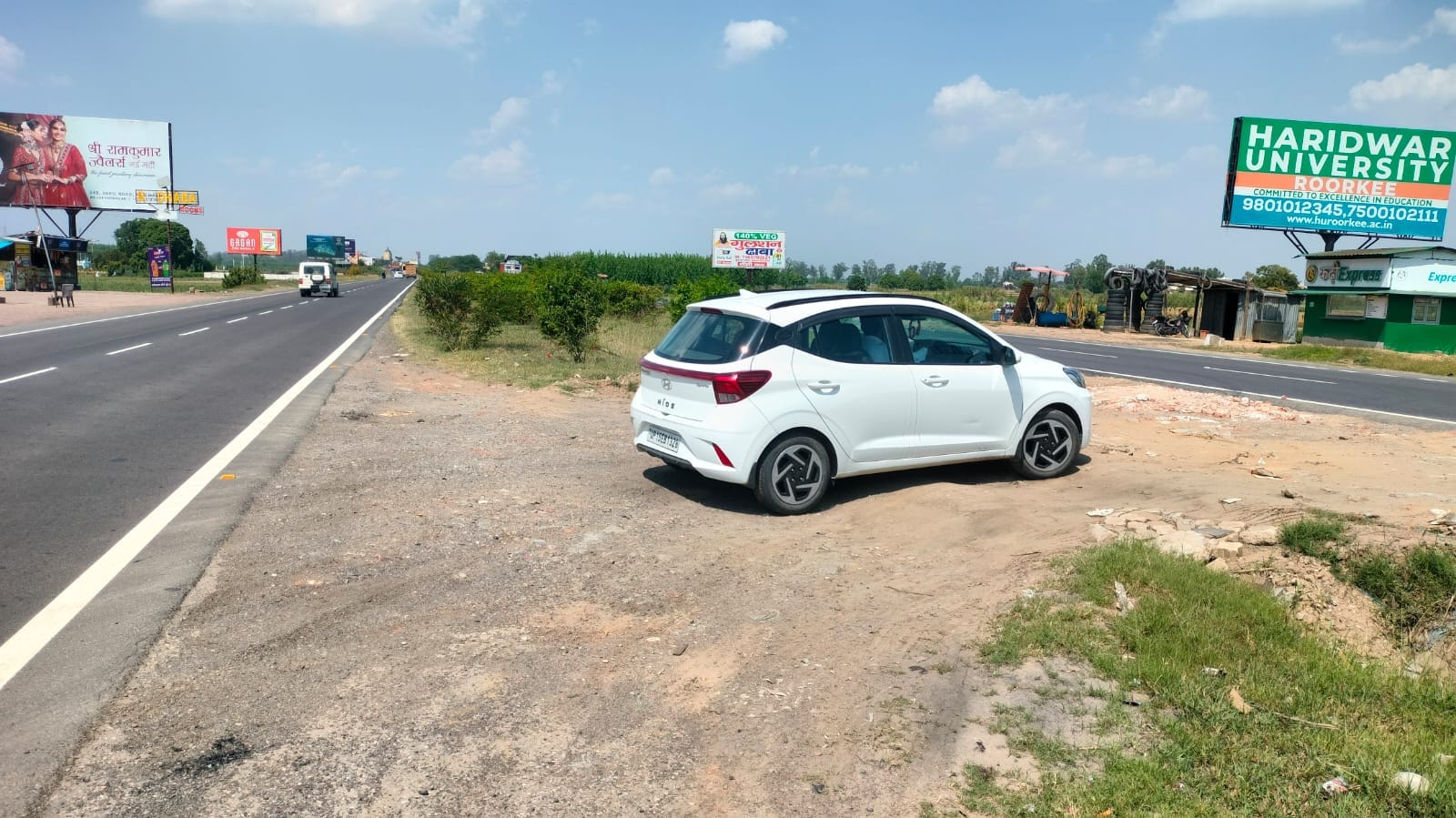 खतौली नेशनल हाईवे बाईपास पर बनाया गया अवैध कट। संवाद