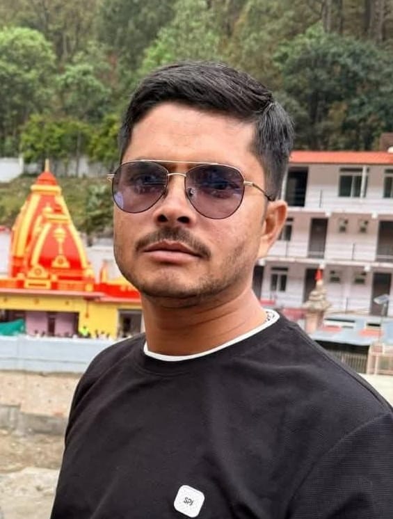 परिजनों को सांत्वना देते पहुंचे जिला जज व अन्य अफसर। परिजनों को सांत्वना देते पहुंचे जिला जज व अन्य अफसर।