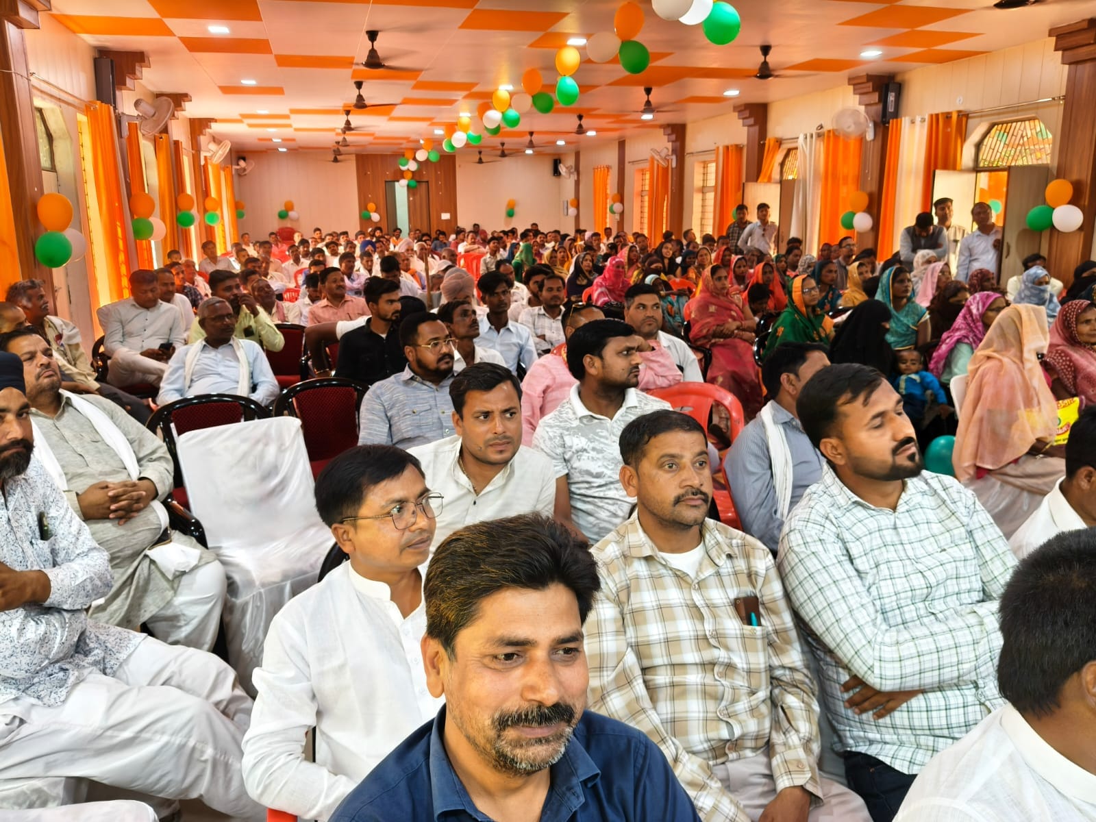 पूरनपुर में क्षेत्र पंचायत की बैठक को संबोधित करती ब्लॉक प्रमुख मानसी सिंह-संवाद