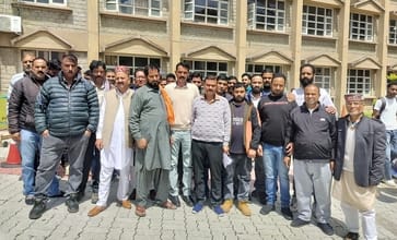 धर्मशाला के कोतवाली बाजार मीट विक्रेताओं ने रेट फिक्स करने के विरोध में बंद रखी दुकान। संवाद