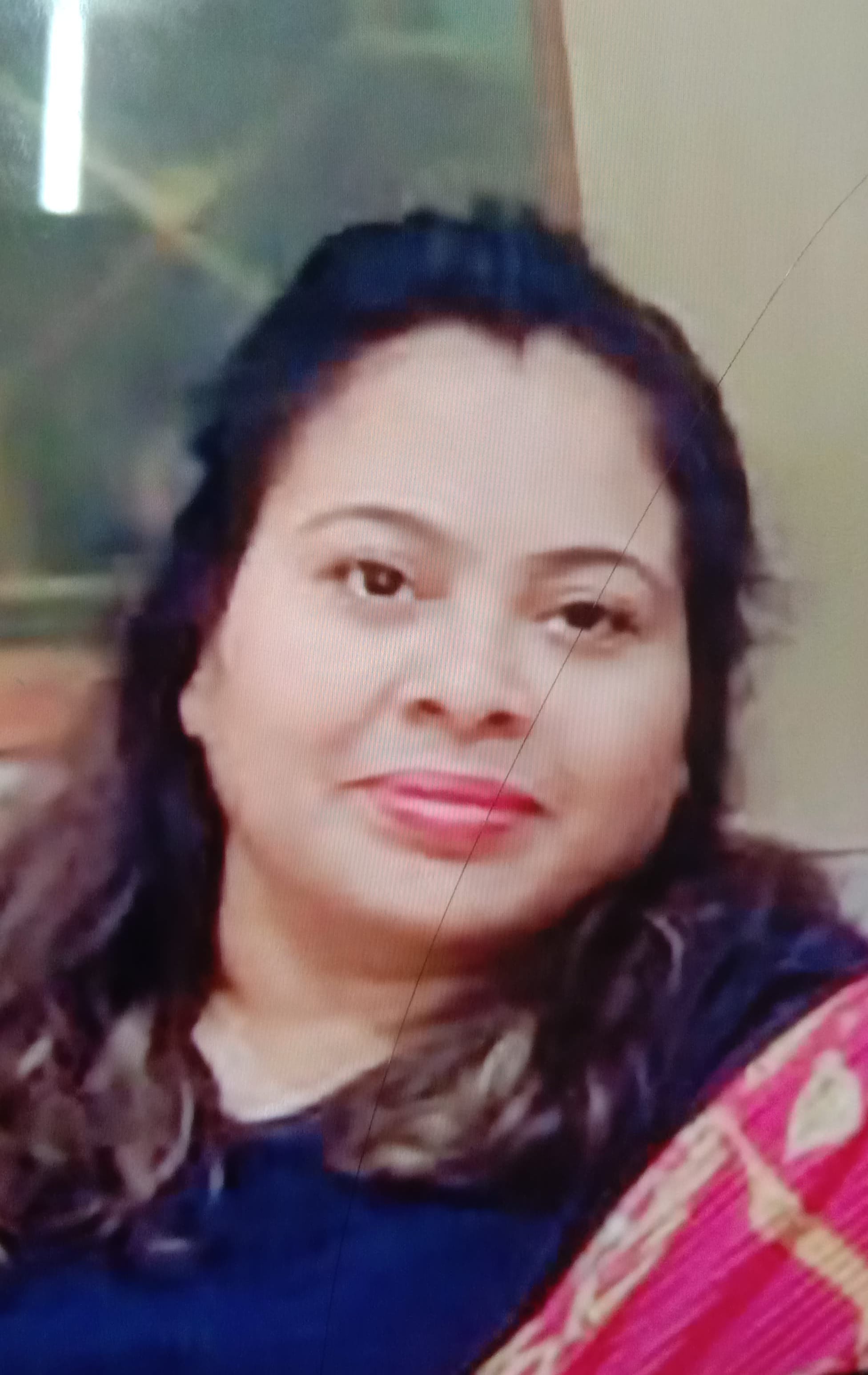 फोटो :16: सोनीपत के गांव राई के पास हादसे में क्षतिग्रस्त हुई कार को देखते राहगीर। संवाद