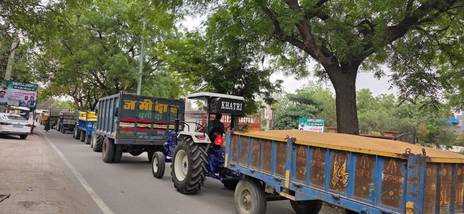 फोटो : सोनीपत की अनाज मंडी में गेहूं के बैग का उठान करते मजदूर। संवाद