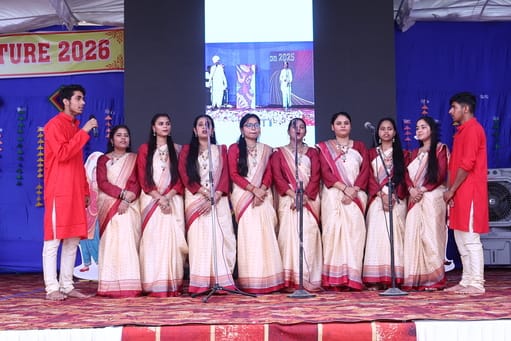 फोटो :सोनीपत के राजकीय बहुतकनीकी संस्थान में आयोजित वार्षिक पुरस्कार वितरण समारोह के दौरान सामू फोटो :सोनीपत के राजकीय बहुतकनीकी संस्थान में आयोजित वार्षिक पुरस्कार वितरण समारोह के दौरान सामू