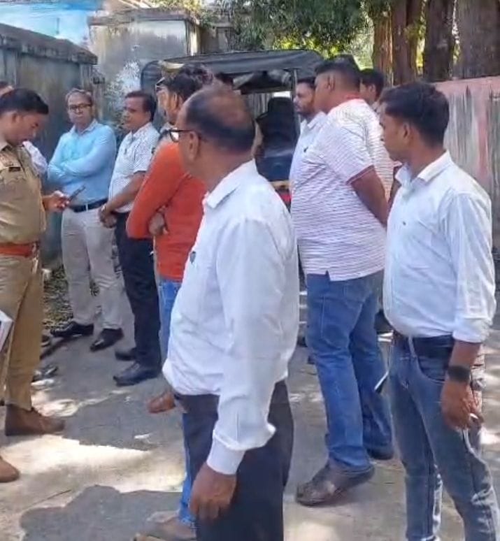 जिला अस्पताल में पहुंची डॉक्टर की मां मिथलेश। स्रोत पुलिस