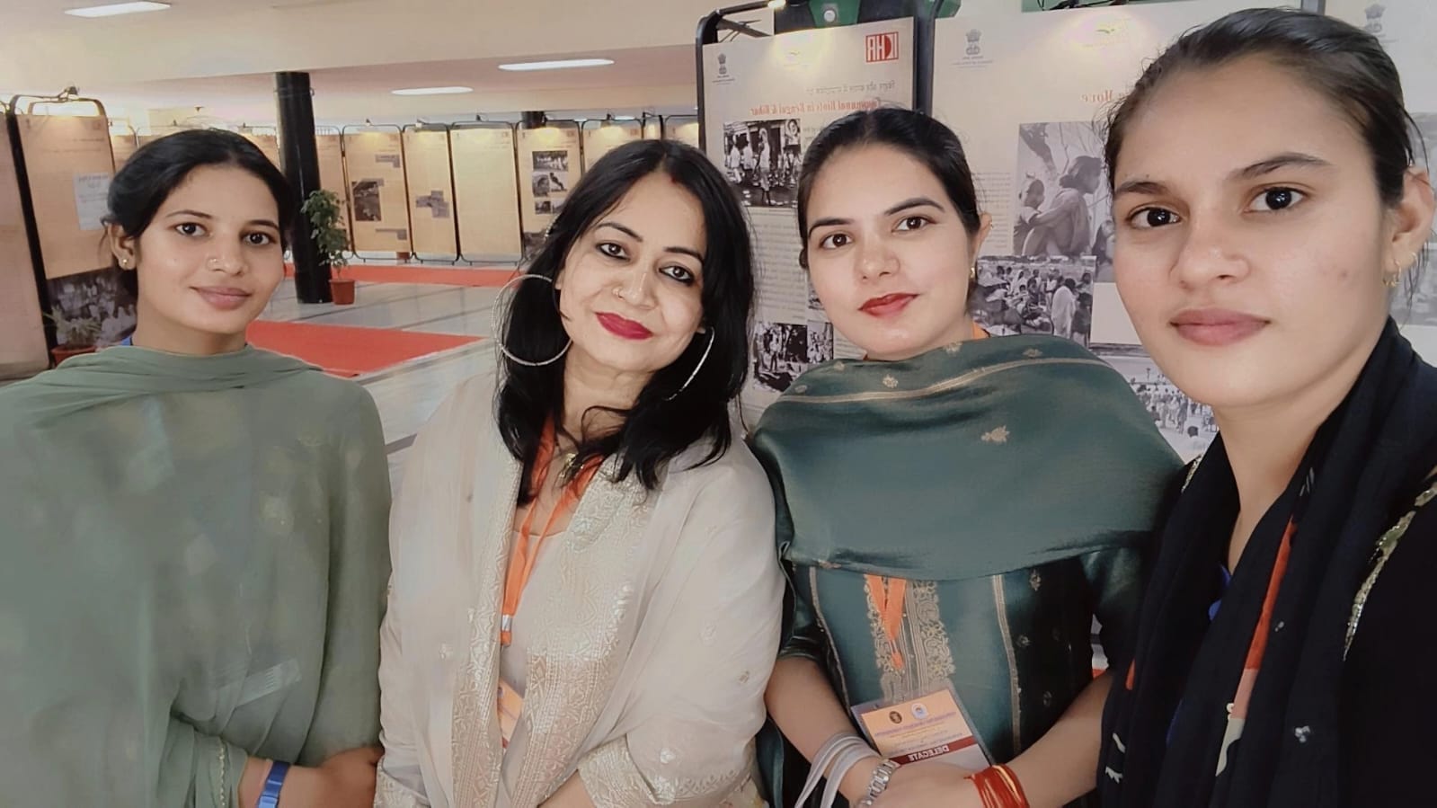 कुरुक्षेत्र यूनिवर्सिटी में आयोजित सम्मेलन में पहुंची कॉलेज की प्रोफेसर और छात्राएं। कॉलेज कुरुक्षेत्र यूनिवर्सिटी में आयोजित सम्मेलन में पहुंची कॉलेज की प्रोफेसर और छात्राएं। कॉलेज
