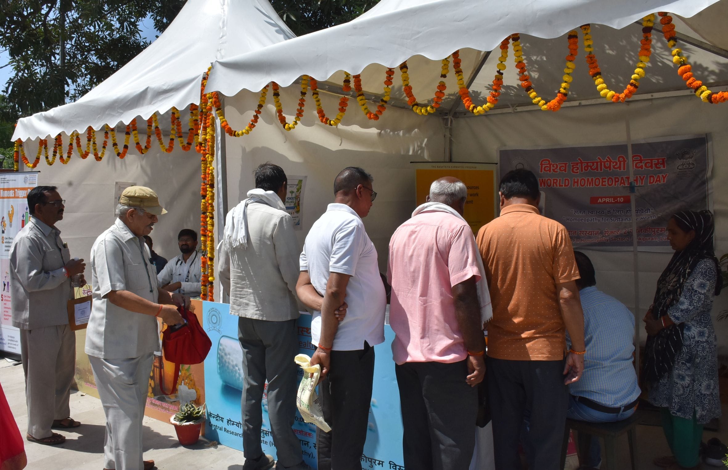 केंद्रीय होम्योपैथी अनुसंधान संस्थान में लगा शिविर। केंद्रीय होम्योपैथी अनुसंधान संस्थान में लगा शिविर।