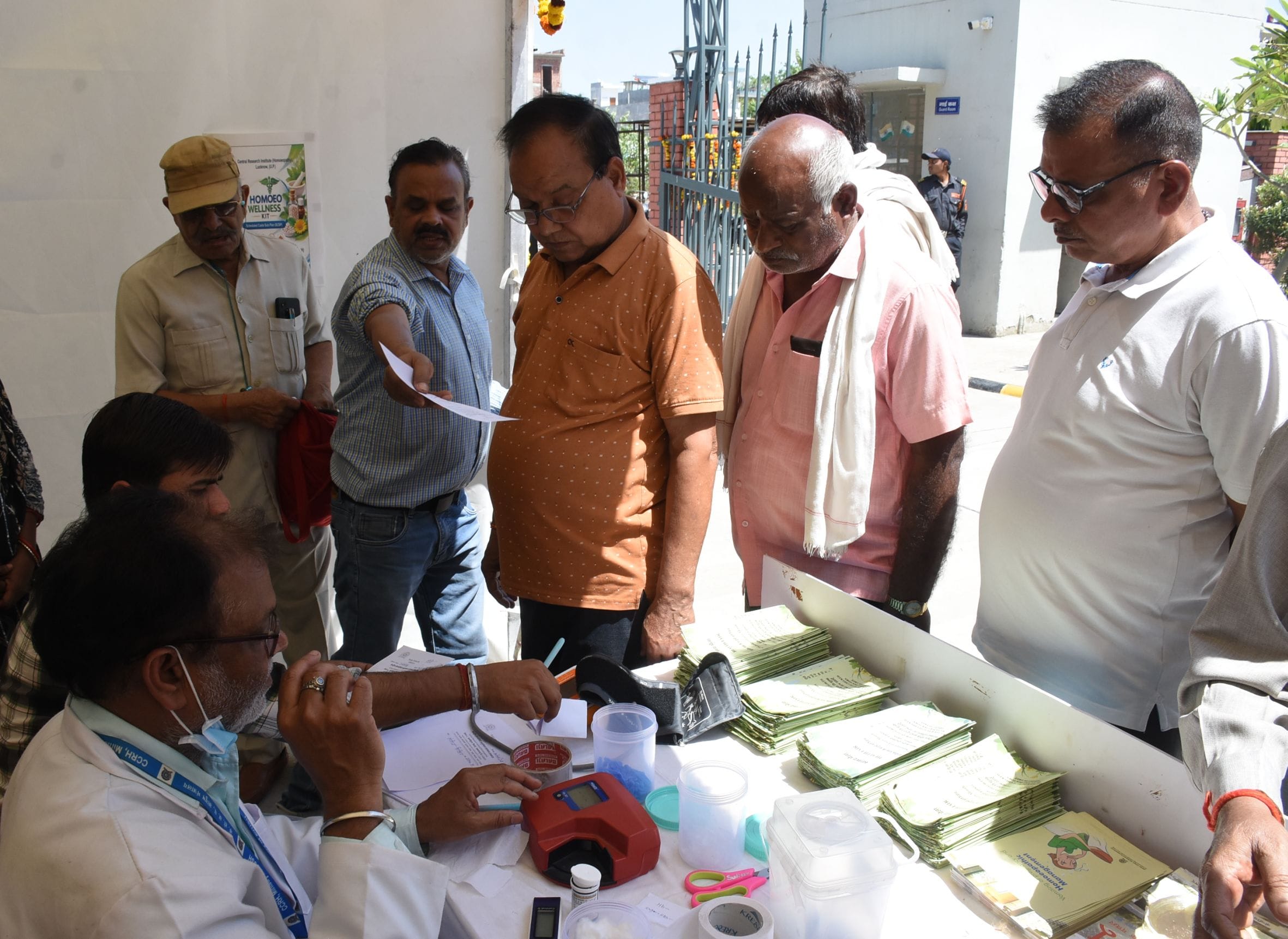 केंद्रीय होम्योपैथी अनुसंधान संस्थान में लगा शिविर। केंद्रीय होम्योपैथी अनुसंधान संस्थान में लगा शिविर।