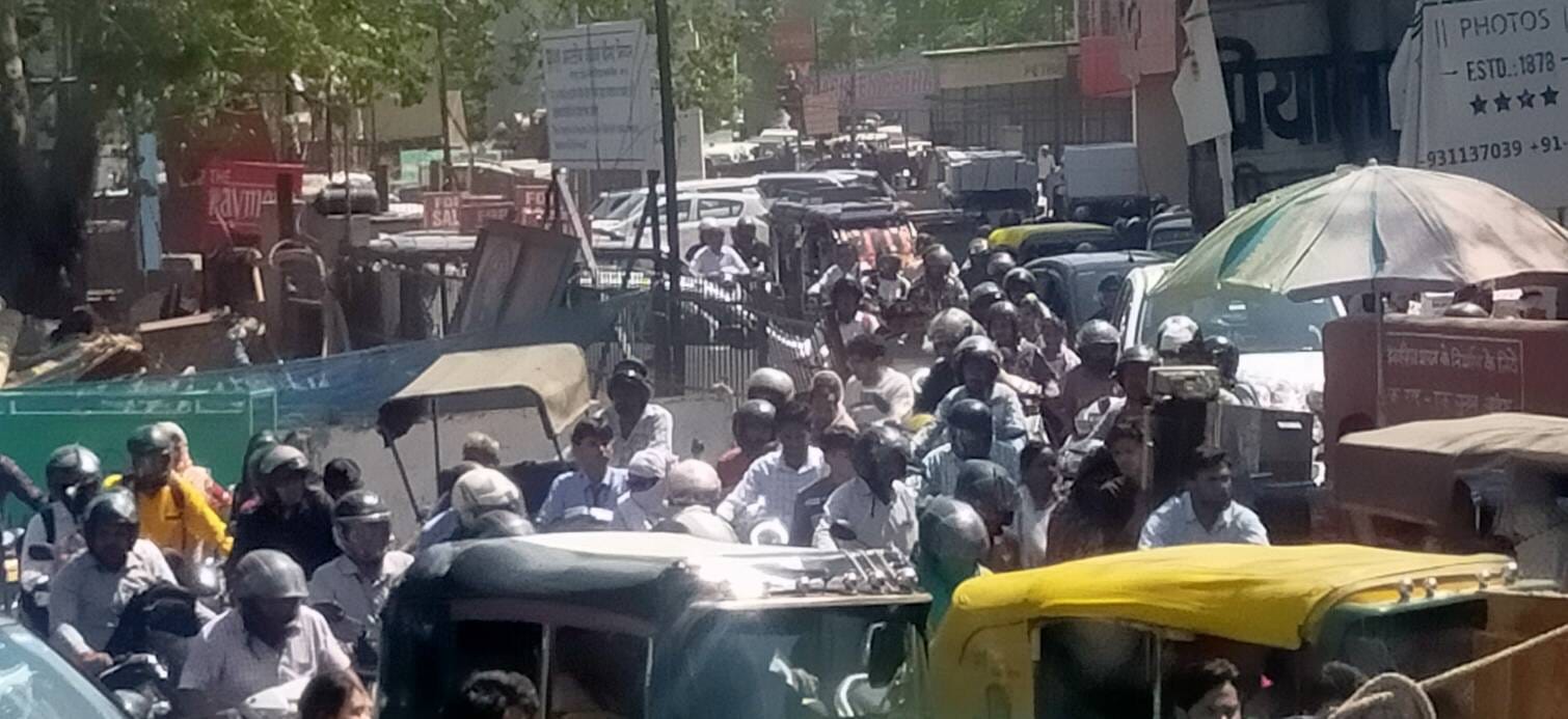 रावली और खेरिया मोड़ पर लगा जाम। संवाद रावली और खेरिया मोड़ पर लगा जाम। संवाद