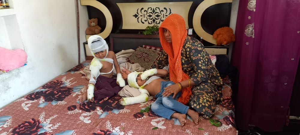 समसो गांव में आग का गोला बनी स्कूल वैन : स्रोत वीडियो ग्रेब