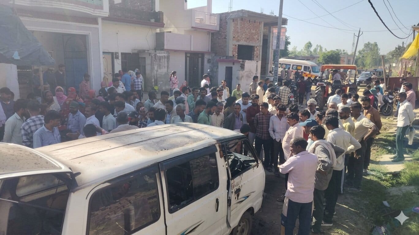 समसो गांव में आग का गोला बनी स्कूल वैन : स्रोत वीडियो ग्रेब