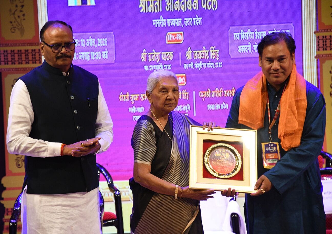 स्वर्ण जयंती नाट्य समारोह में कलाकारों का हुआ सम्मान और नाटकों का हुआ मचंन स्वर्ण जयंती नाट्य समारोह में कलाकारों का हुआ सम्मान और नाटकों का हुआ मचंन