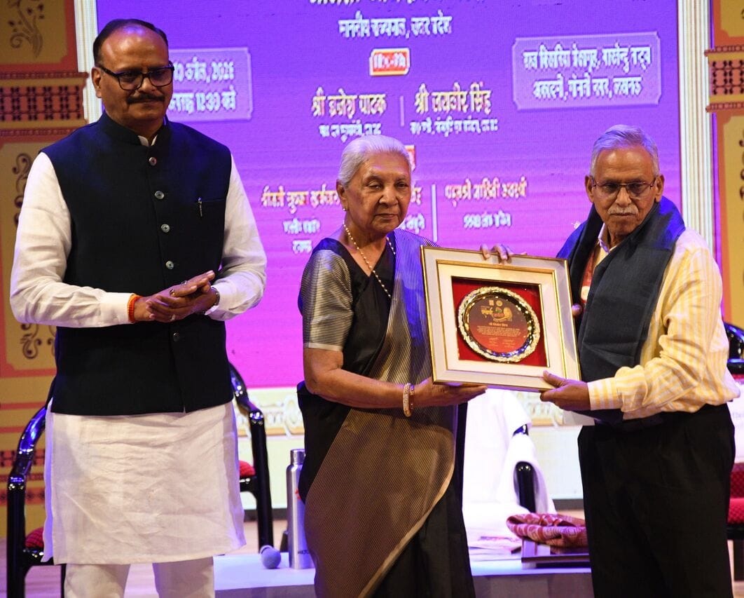 स्वर्ण जयंती नाट्य समारोह में कलाकारों का हुआ सम्मान और नाटकों का हुआ मचंन स्वर्ण जयंती नाट्य समारोह में कलाकारों का हुआ सम्मान और नाटकों का हुआ मचंन