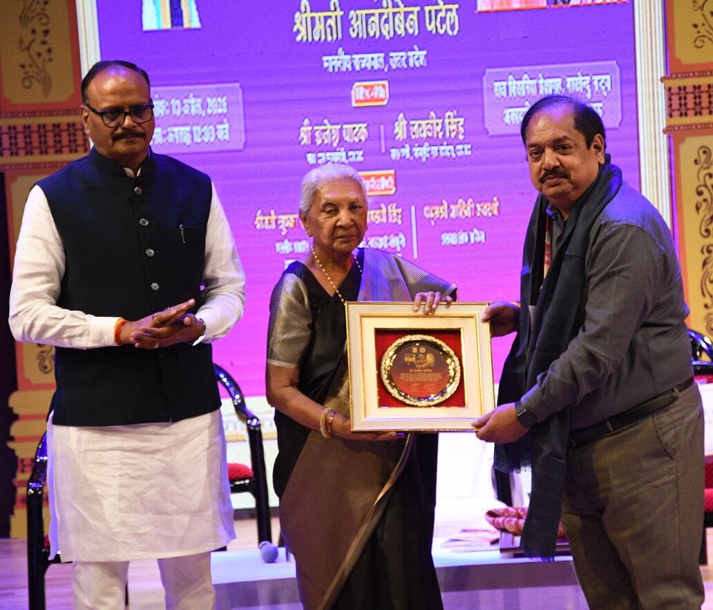 स्वर्ण जयंती नाट्य समारोह में कलाकारों का हुआ सम्मान और नाटकों का हुआ मचंन स्वर्ण जयंती नाट्य समारोह में कलाकारों का हुआ सम्मान और नाटकों का हुआ मचंन